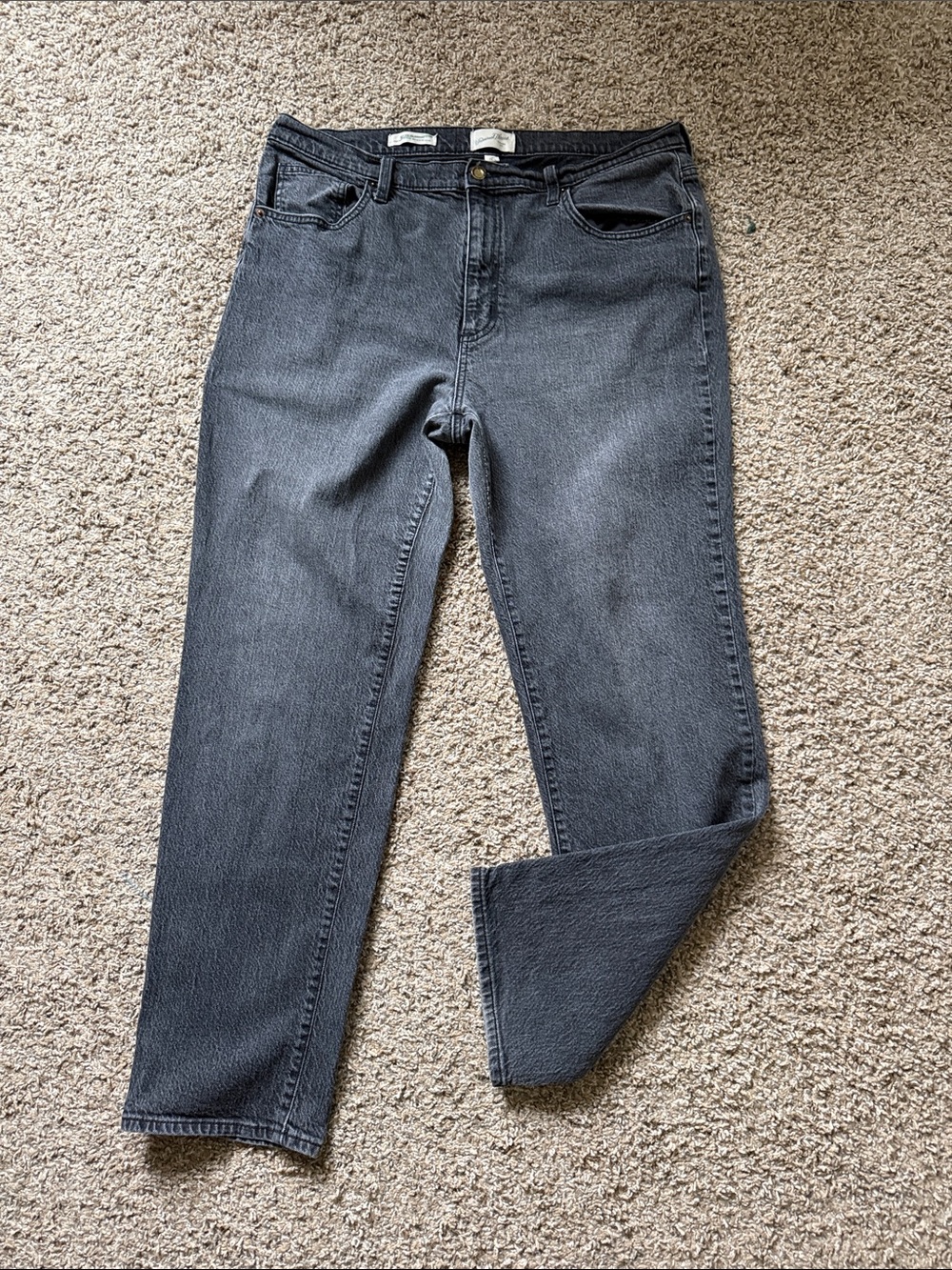Universal Thread High Rise 90s Straight Leg Jeans in Washed Black Grunge Fall